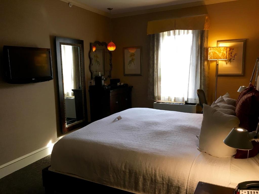 Chestnut Hill Hotel - クイーンルーム