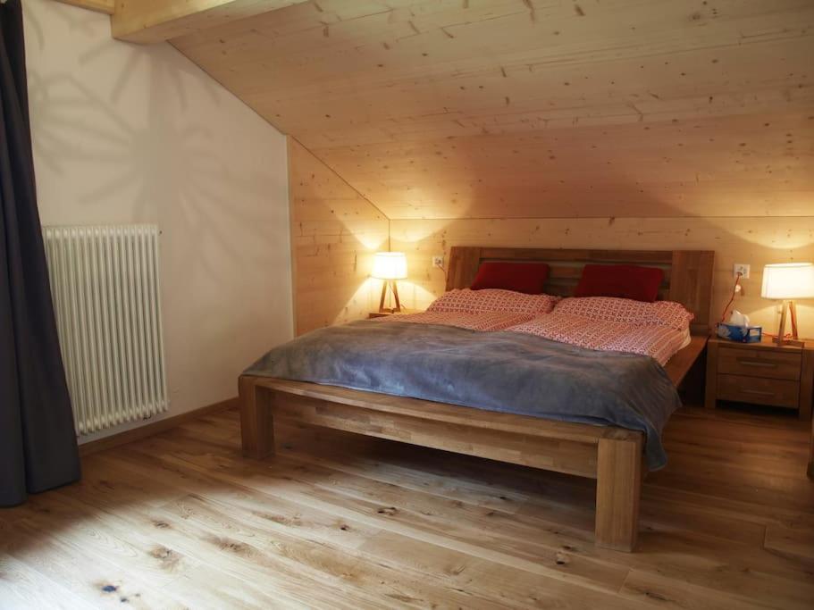Postel nebo postele na pokoji v ubytování Chez Sophie Aletsch - Binntal