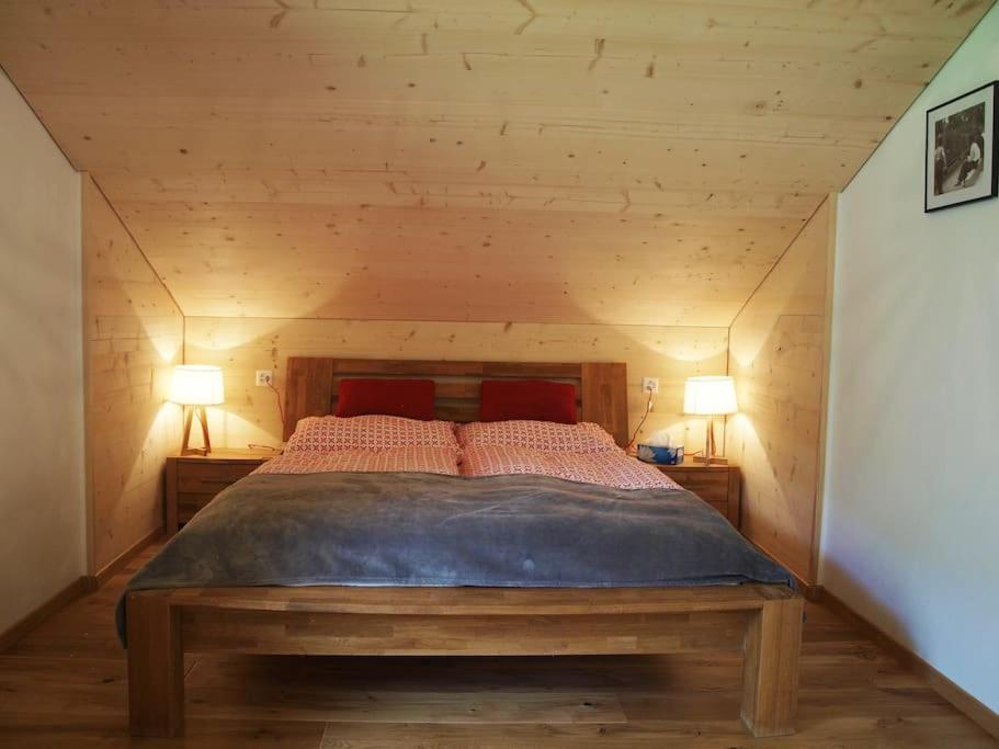 Postel nebo postele na pokoji v ubytování Chez Sophie Aletsch - Binntal
