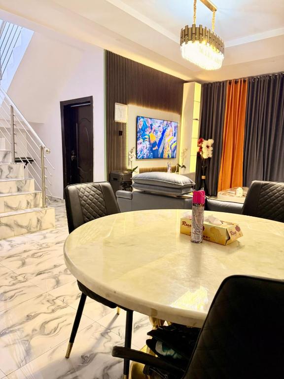 TV a/nebo společenská místnost v ubytování Mercy Apartment