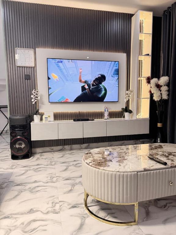 TV a/nebo společenská místnost v ubytování Mercy Apartment