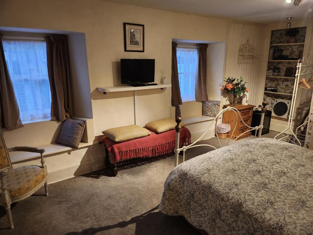 Postel nebo postele na pokoji v ubytování Anzac Street B+Bistro