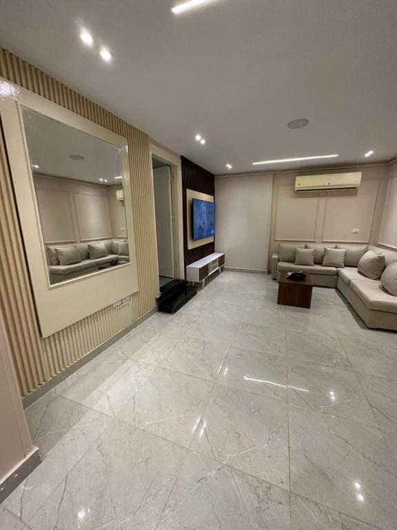 Χώρος καθιστικού στο شقه بالمهندسين للايجار اول سكن