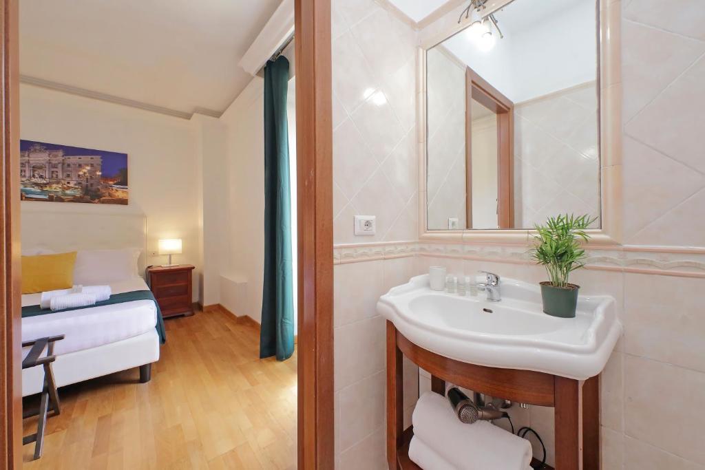 Postel nebo postele na pokoji v ubytování Romulus Rooms