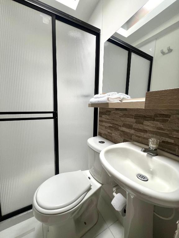 Koupelna v ubytování Hotel Adel