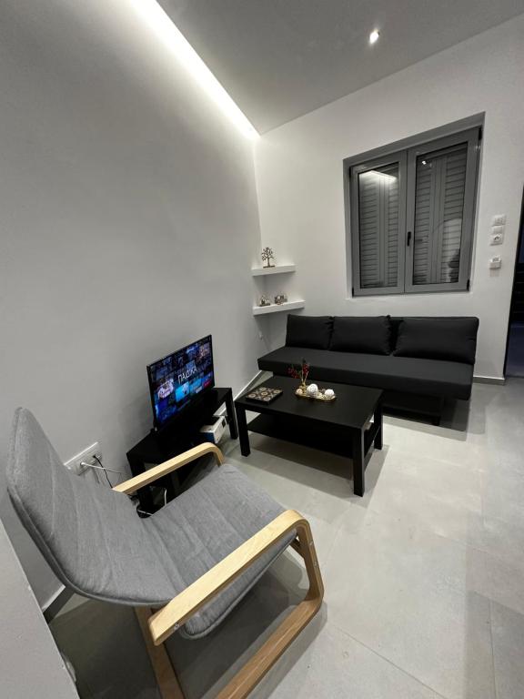 TV a/nebo společenská místnost v ubytování MMs house at Mikrolimano