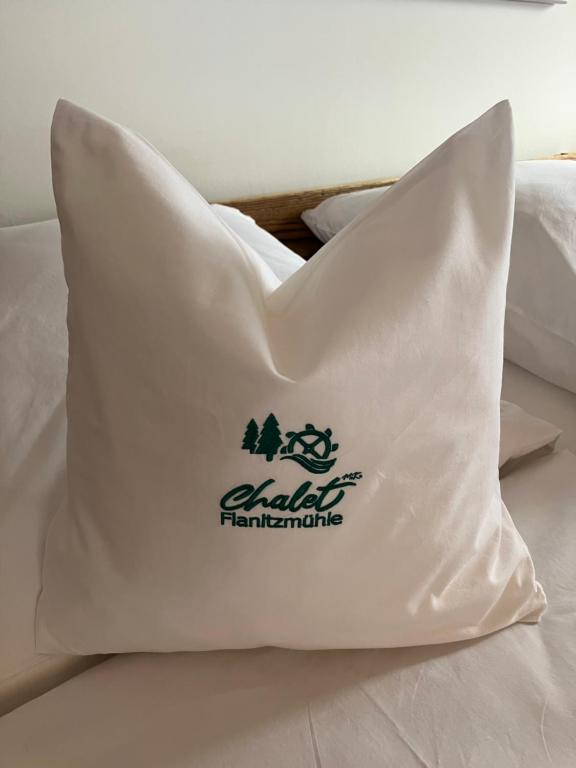 Postel nebo postele na pokoji v ubytování Chalet Flanitzmühle