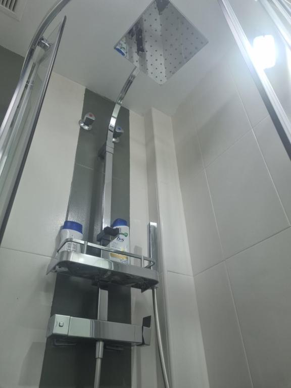 a bathroom with a shower with a mirror at Cabo de Palos apartamento vacacional in Cabo de Palos