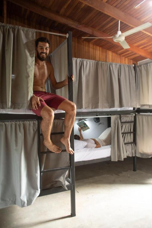 Postel nebo postele na pokoji v ubytování Argdivan Beach Hostel