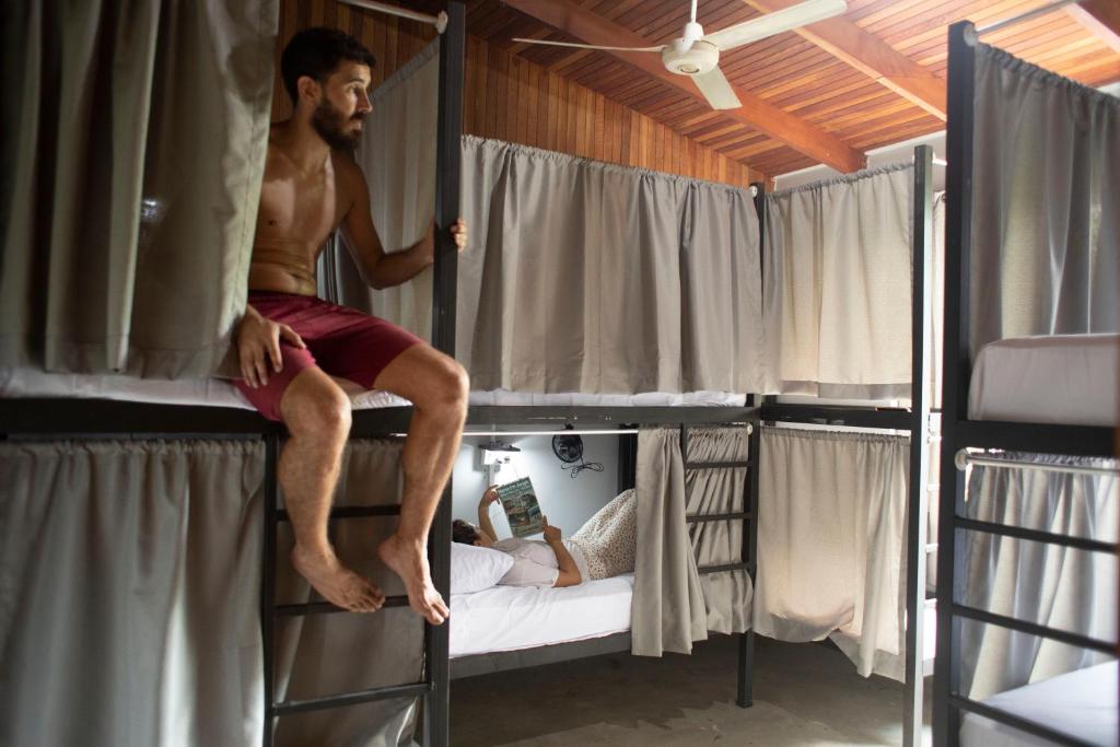 Postel nebo postele na pokoji v ubytování Argdivan Beach Hostel