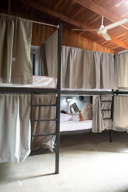 Postel nebo postele na pokoji v ubytování Argdivan Beach Hostel
