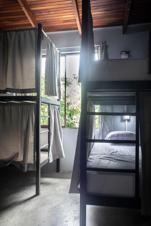 Postel nebo postele na pokoji v ubytování Argdivan Beach Hostel