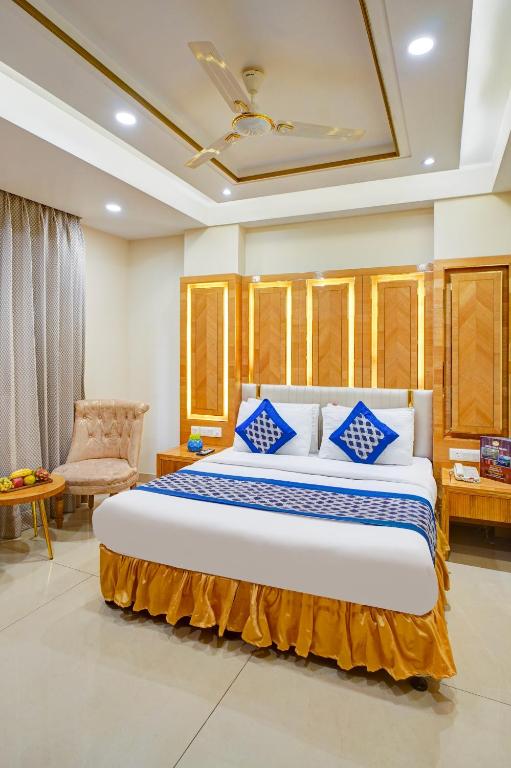 Postel nebo postele na pokoji v ubytování Hotel Gold Palace - 03 Mins Walk From New Delhi Railway Station