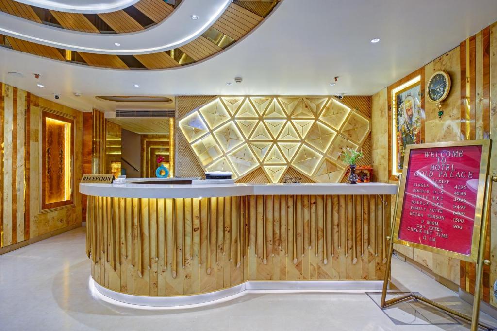 Vstupní hala nebo recepce v ubytování Hotel Gold Palace - 03 Mins Walk From New Delhi Railway Station