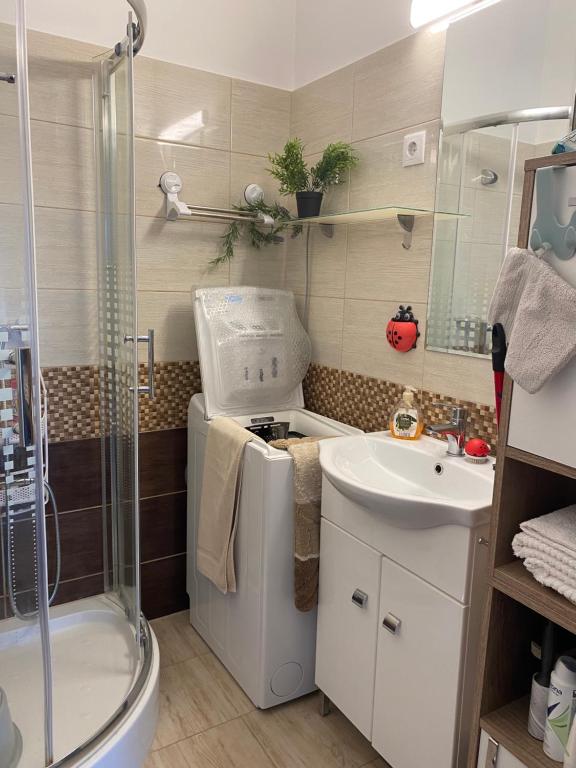 Baðherbergi á Katica Apartman