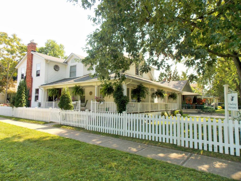 a white picket fence in front of a house at Finlay House Bed and Breakfast Niagara - on - the - Lake in Niagara-on-the-Lake