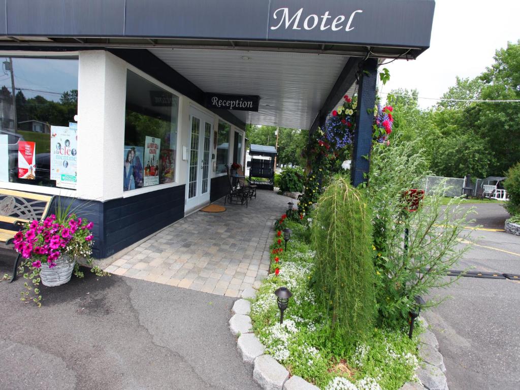 a store with flowers and plants outside of it at Motel Parc Beaumont Inc. in Beaumont