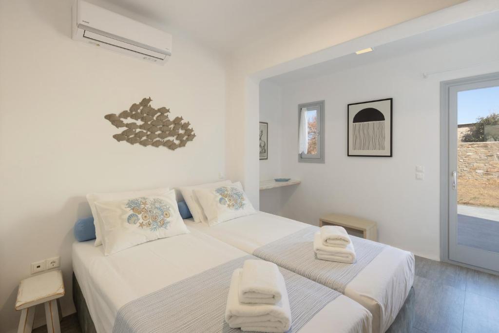Postel nebo postele na pokoji v ubytování Paros Melodia Apartments