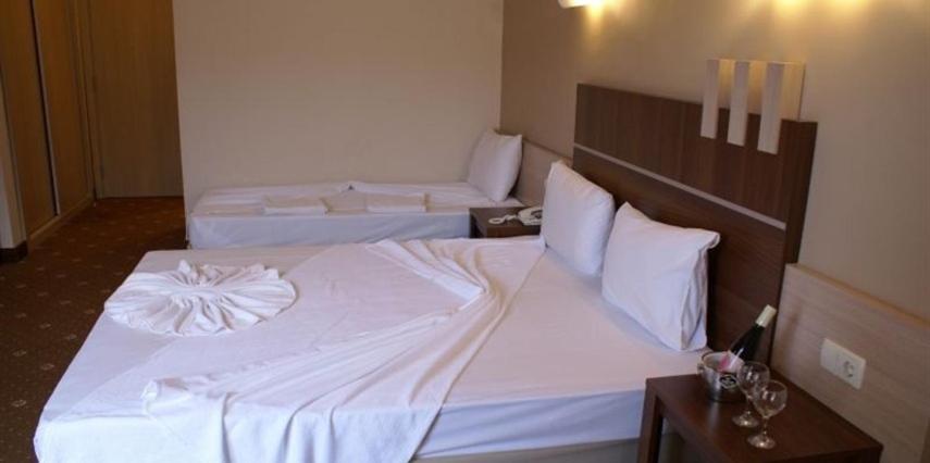 Postel nebo postele na pokoji v ubytování Magic Sun Hotel