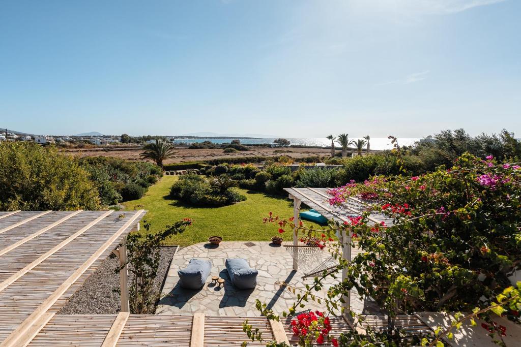 a view of a garden with flowers and plants at Seaduction in Kastraki Naxou