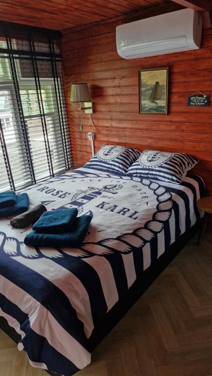 Bed & Breakfast Moments - Deluxe Queen Room
