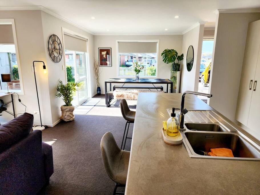 Posezení v ubytování Stylish Fresh Haven for up to 8 guests