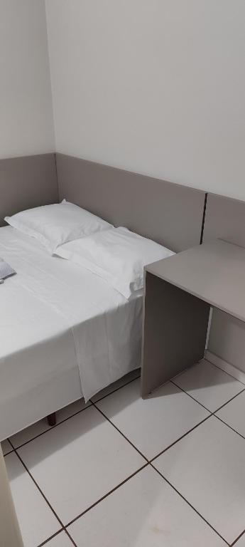 Postel nebo postele na pokoji v ubytování Hotel Andorinha