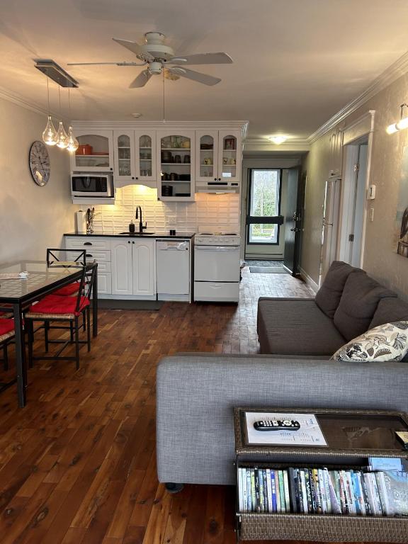 Kuchyň nebo kuchyňský kout v ubytování Condos Memphrémagog