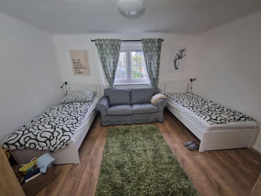 Postel nebo postele na pokoji v ubytování Haus mit Garten, U Bahn Nähe, gratis Parkplätze