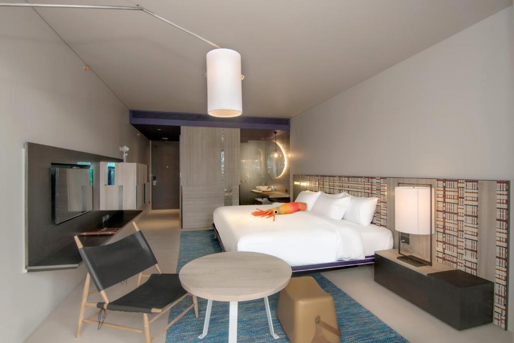 Postel nebo postele na pokoji v ubytování Veranda Resort Pattaya - MGallery Collection