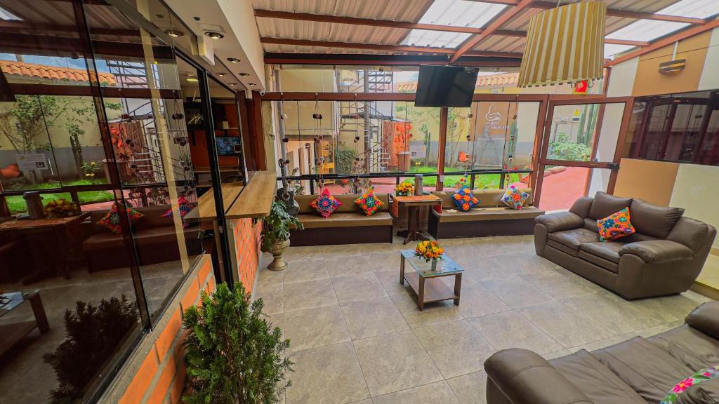 Posezení v ubytování Andean Atoq Hostel