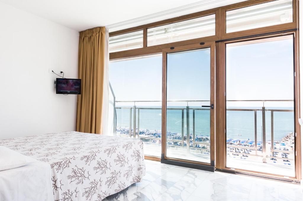 Hotel Rondine - Zimmer Mit Kingsize-Bett Und Meerblick