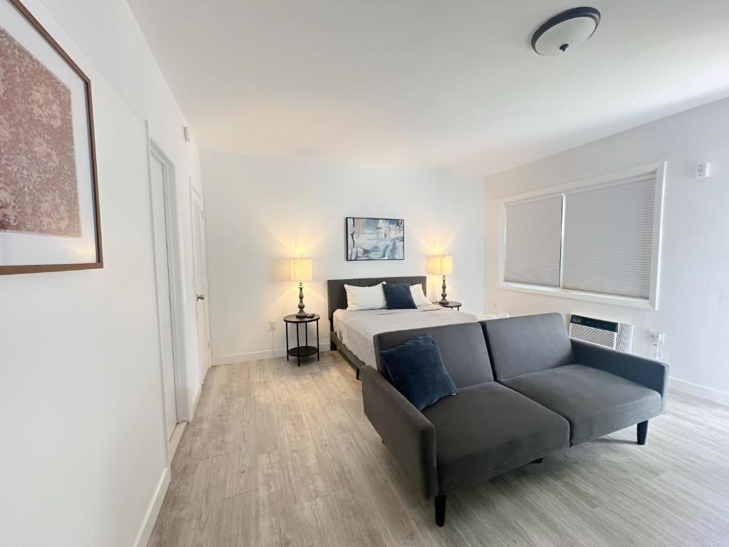 Studio Las Olas Beach - Fort Lauderdale - 5 minutes walk to beach - One-Bedroom Apartment