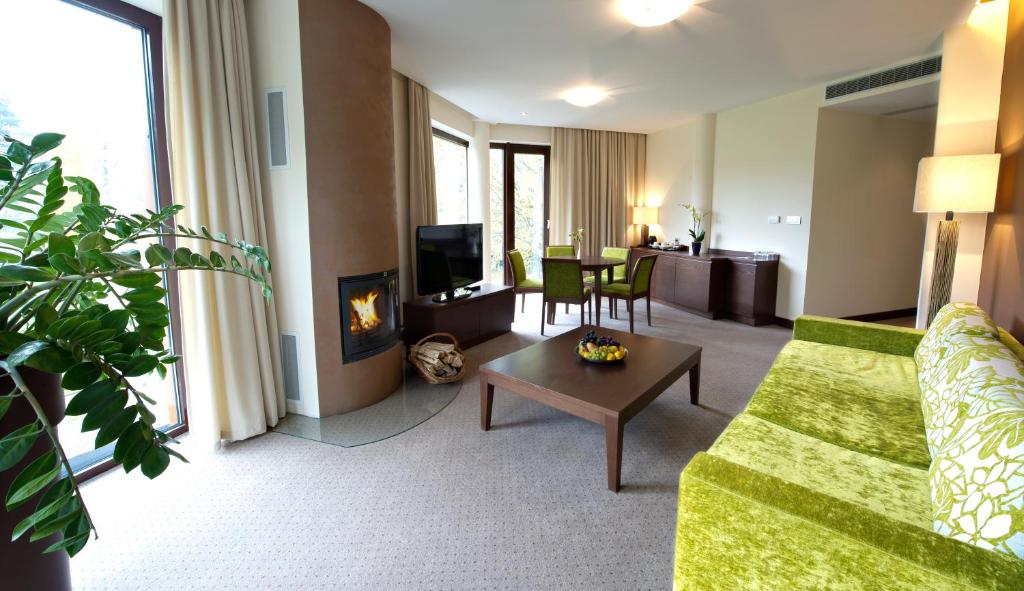 Posezení v ubytování Hotel Zochova Chata - Adult friendly