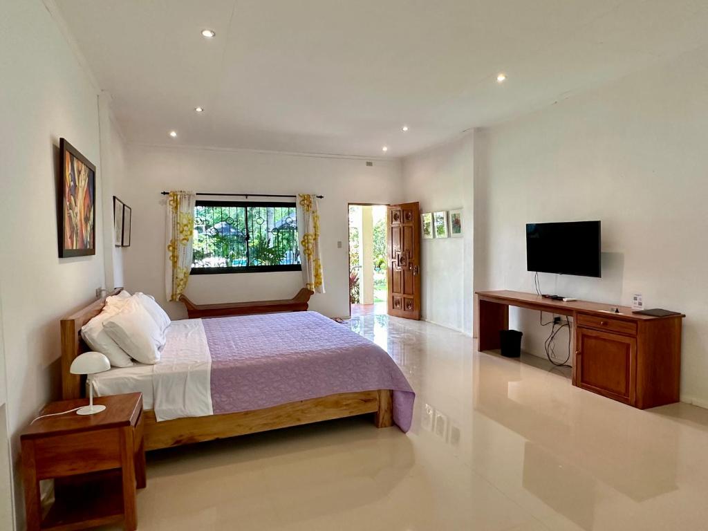 Strutz Art Garden Resort - Housity