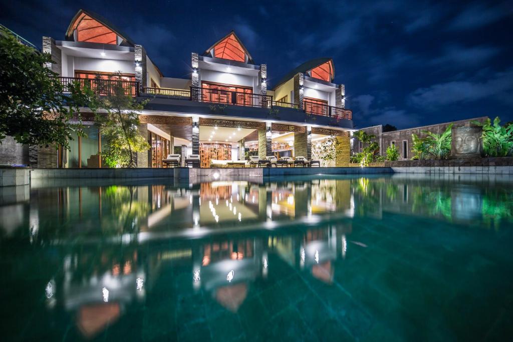 Bazén v ubytování De Moksha Eco Friendly Boutique Resort nebo v jeho okolí