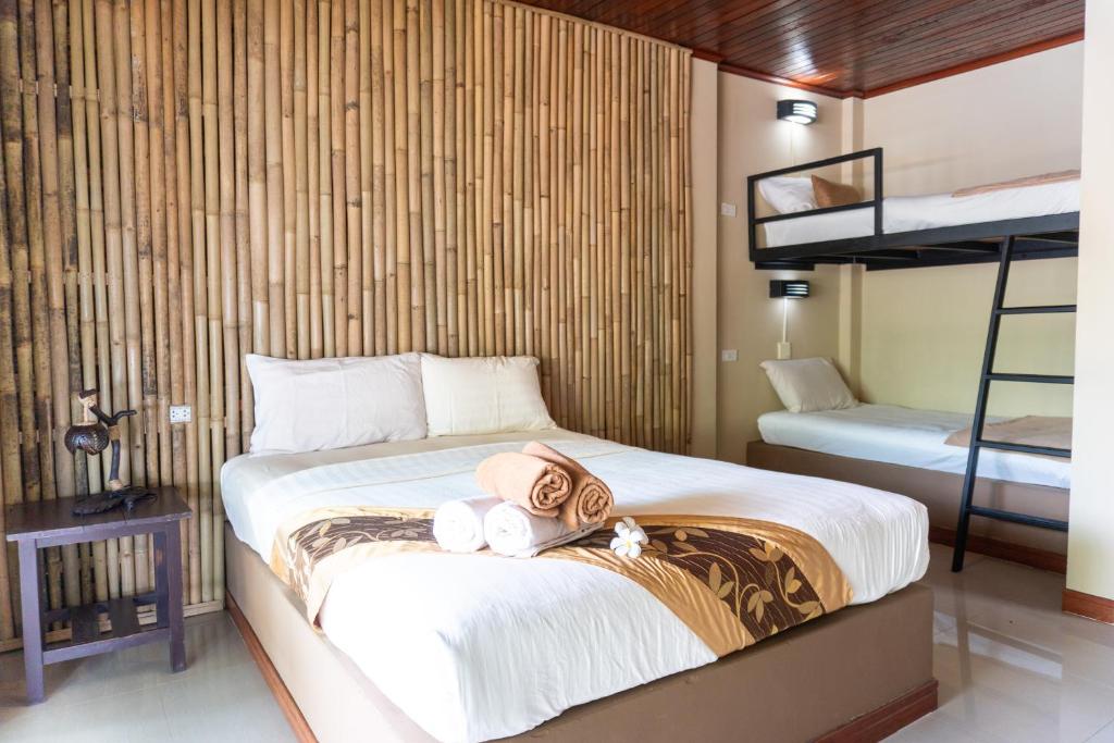 Postel nebo postele na pokoji v ubytování Lanta Riviera Beach Resort