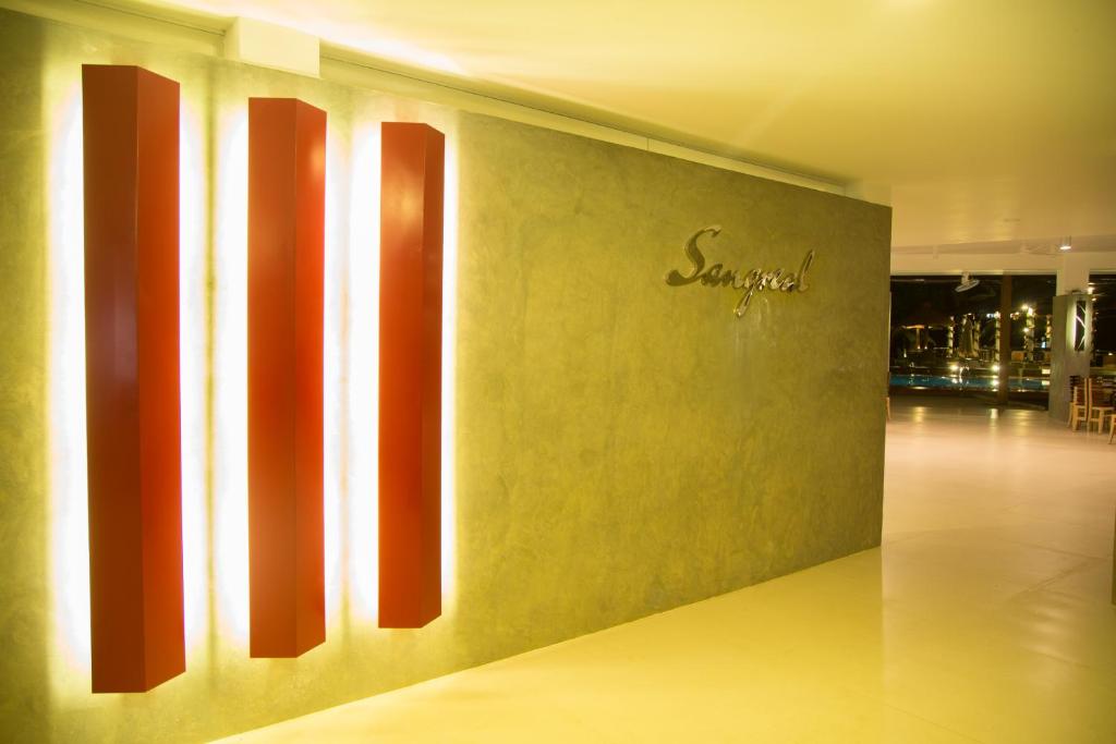 Certifikát, hodnocení, plakát nebo jiný dokument vystavený v ubytování Camelot Beach Hotel