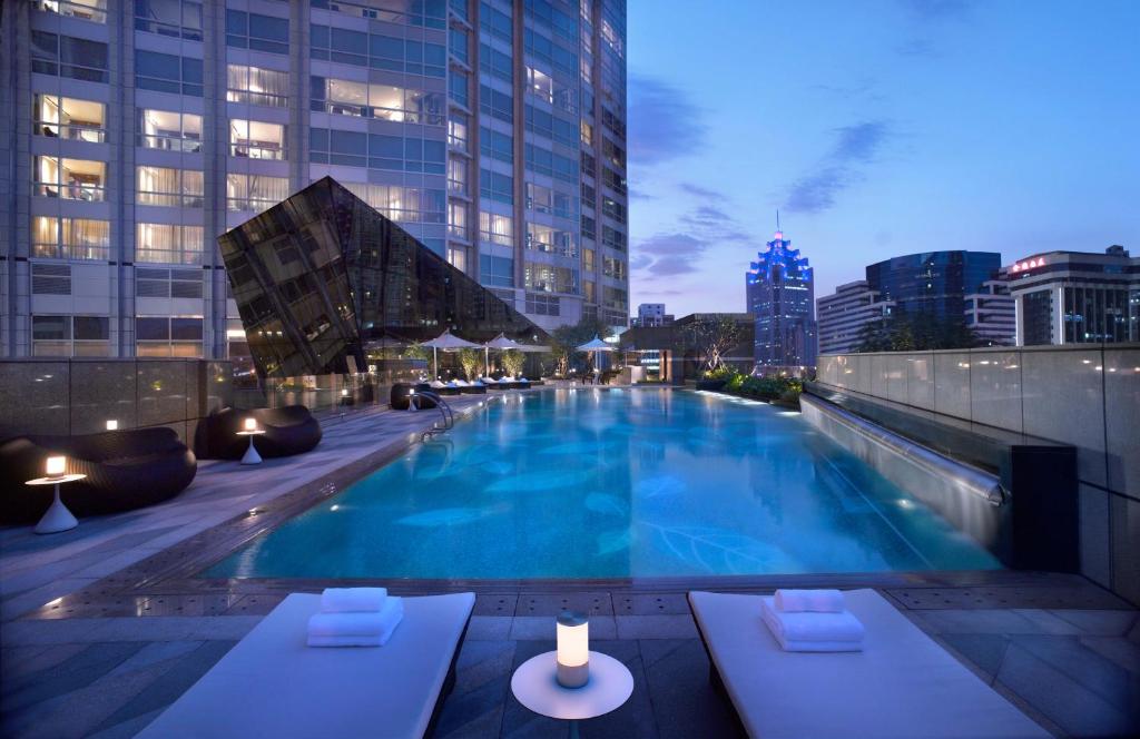 Bazén v ubytování Grand Hyatt Shenzhen nebo v jeho okolí
