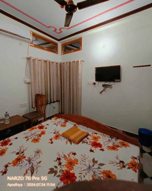 Postel nebo postele na pokoji v ubytování Sudama Dham Homestay