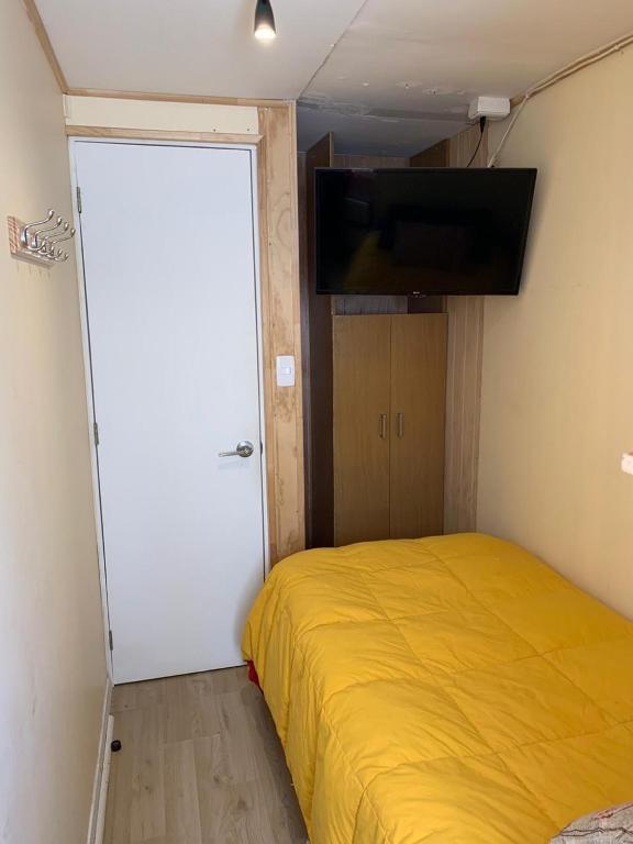 Una cama o camas en una habitación de HOsTAL PALMED