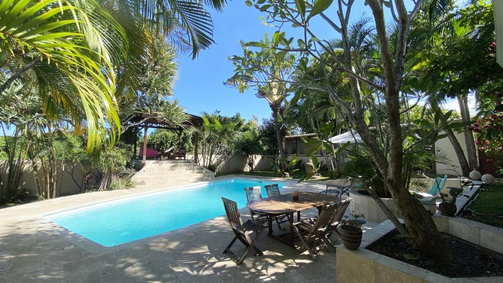 Bazén v ubytování COLIVER - COLIVING A LA RÉUNION nebo v jeho okolí