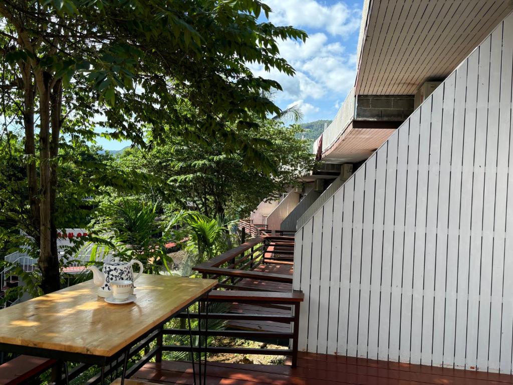 BAAN APA ERAWAN Resortにあるバルコニーまたはテラス