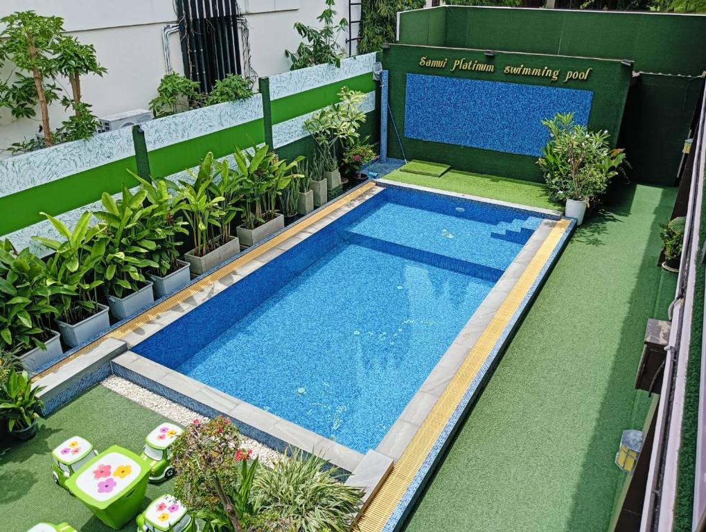 Bazén v ubytování Samui platinum hotel nebo v jeho okolí