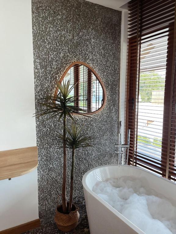 Koupelna v ubytování Rimtalay Resort Koh Larn
