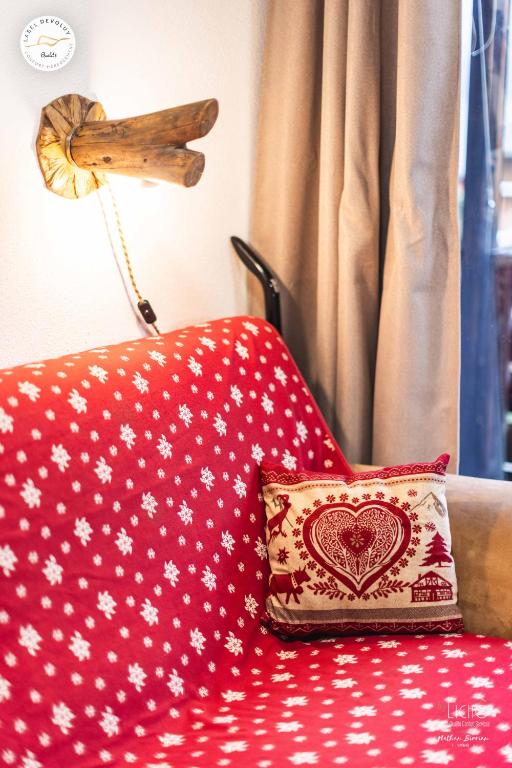 Łóżko lub łóżka w pokoju w obiekcie chalet gentiane cosy T2 labellisé Dévoluy