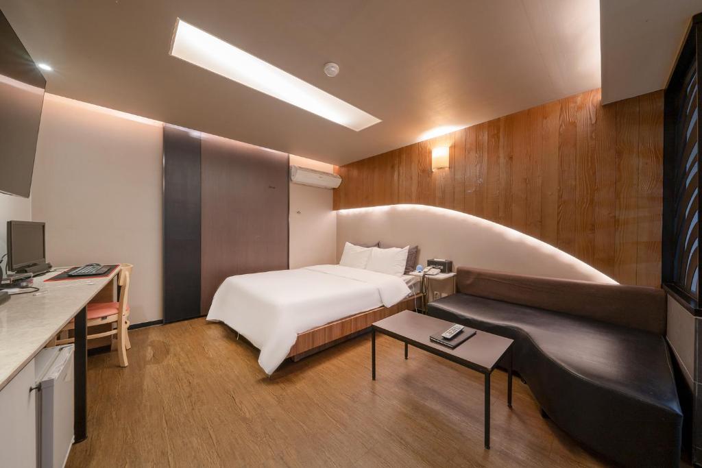 TV a/nebo společenská místnost v ubytování Lime hotel Suwon