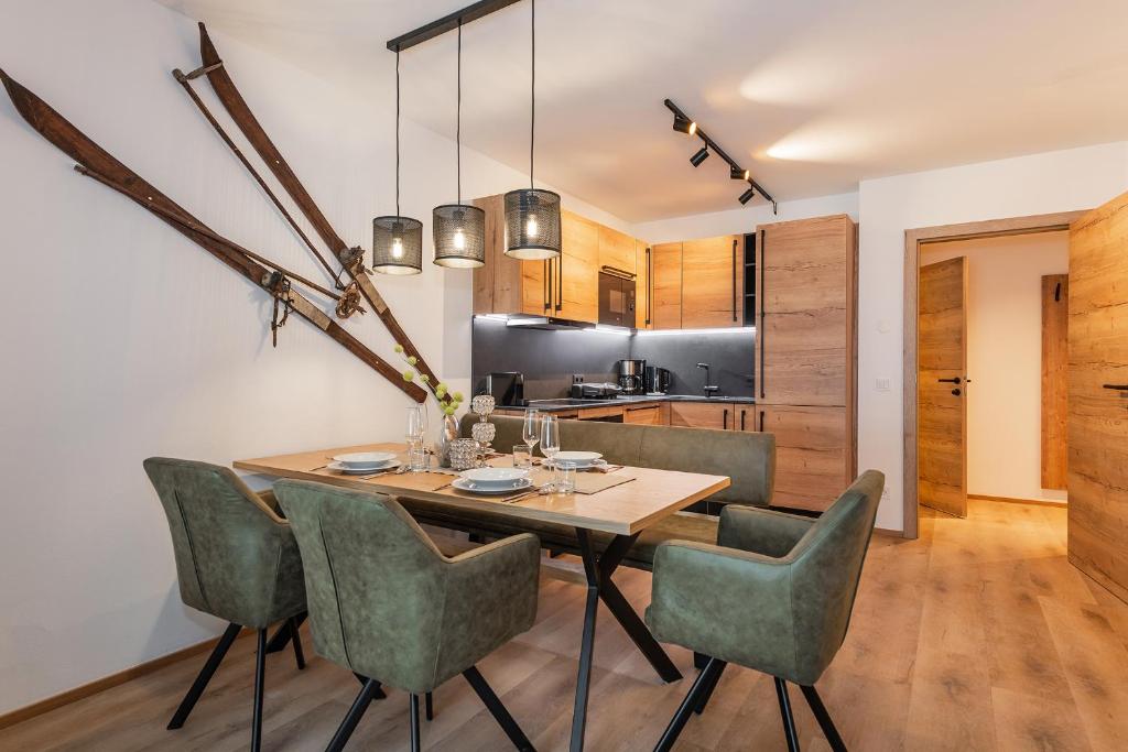 Kuchyň nebo kuchyňský kout v ubytování AlpenParks Hotel & Apartment Taxacher