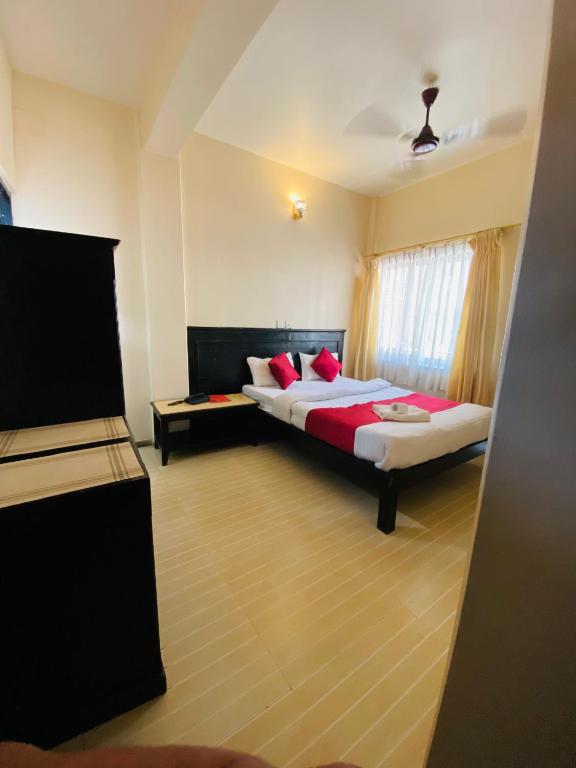 Katil atau katil-katil dalam bilik di Hotel Sarathi