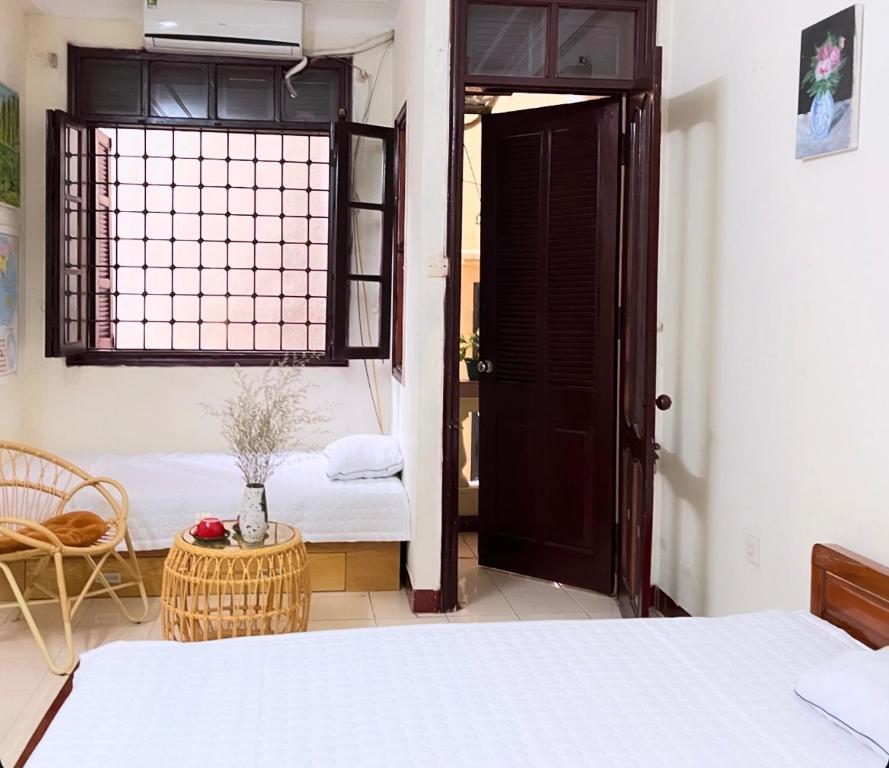 Postel nebo postele na pokoji v ubytování Tropical land little Hanoi homestay